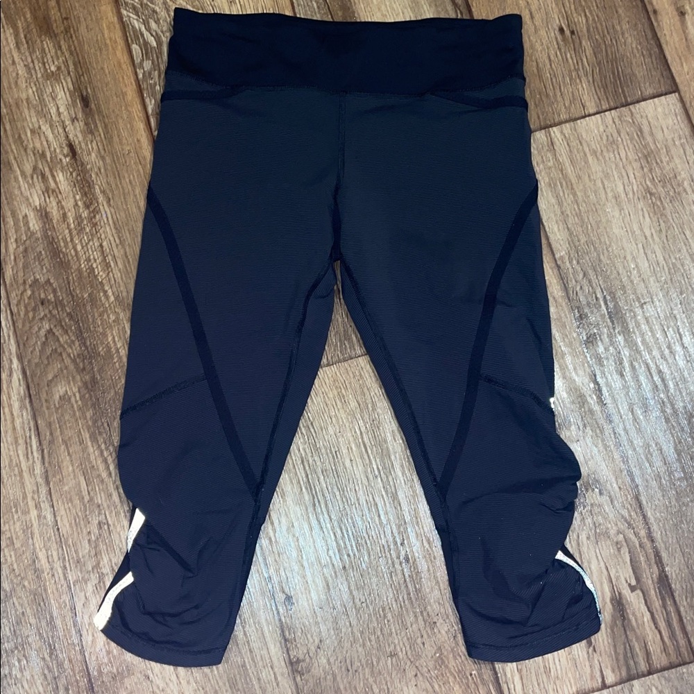 Vintage Lululemon Capri Leggings Zippered Pocket Woman Size 6